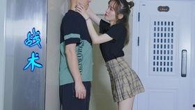 看小情侣吵架吃瓜,小情侣吵架现场，吃瓜群众围观热议