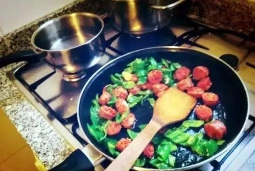 梦见别人做饭煮瓜吃,瓜香四溢，共享烹饪之乐