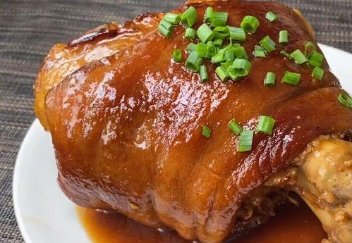 刘大瓜吃肘子,肘子盛宴尽享人生