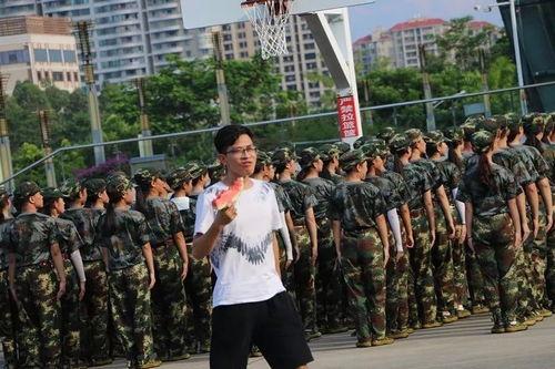 51吃瓜军训,揭秘军营生活，体验青春蜕变  第3张