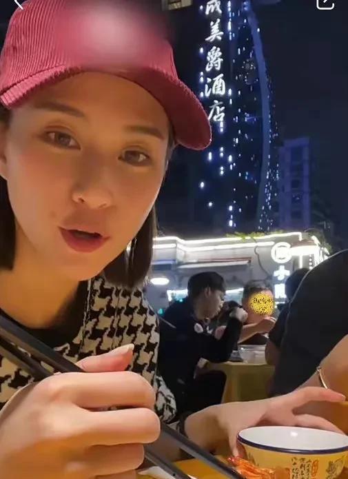 娱乐吃大瓜妹  第2张