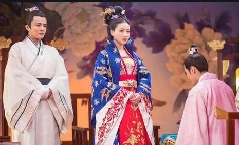 王妃爬墙吃瓜,宫廷秘闻里的瓜田趣事  第2张