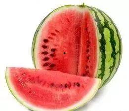 夏洛特路边吃瓜,瓜摊热议，市民生活百态尽收眼底  第3张